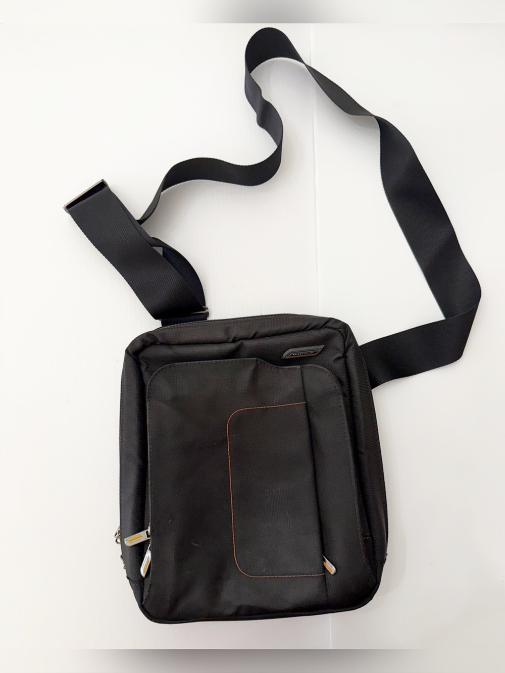 The Briggs & Riley Verb Slide Tech Bag Crossbody Travel